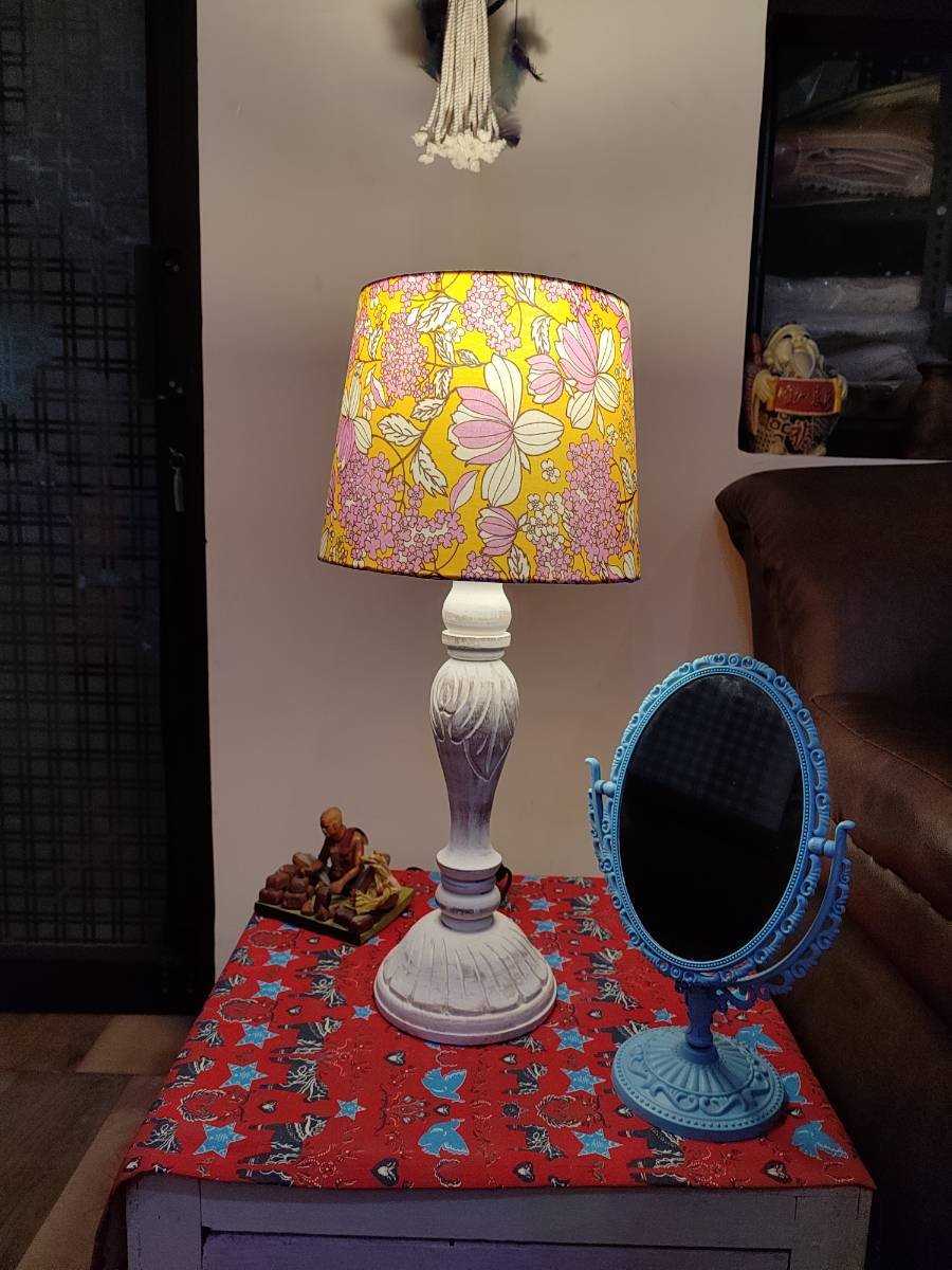 Elowen – Distressed White Wood Table Lamp, image 2